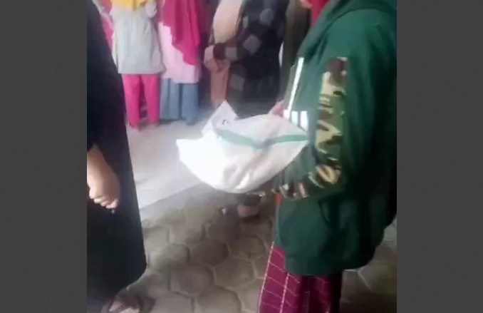 pembagian sembako pilkada kabupaten bandung